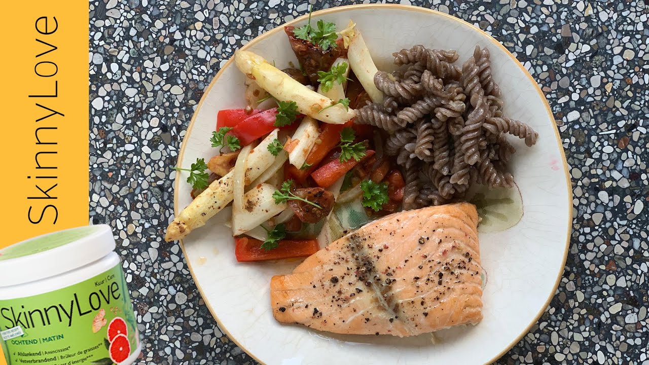 Koken zonder bijkomen: witte asperges met zalm uit de oven