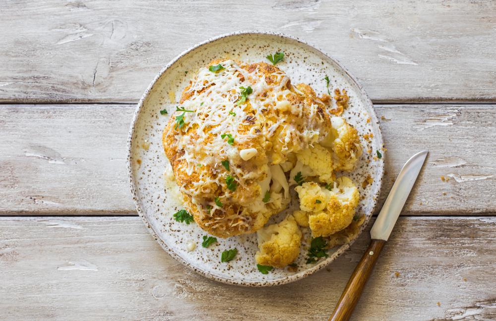Een hele bloemkool in de oven roosteren