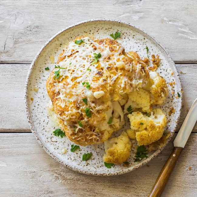 Een hele bloemkool in de oven roosteren